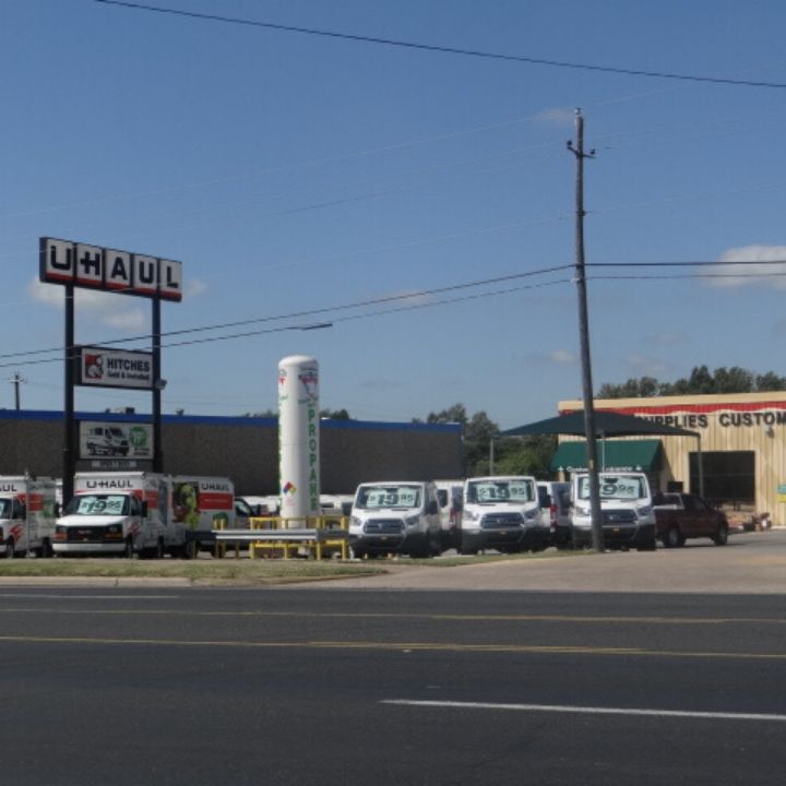 U-Haul Trailer Hitch Super Center at Burnet RD & Hwy 183 S
